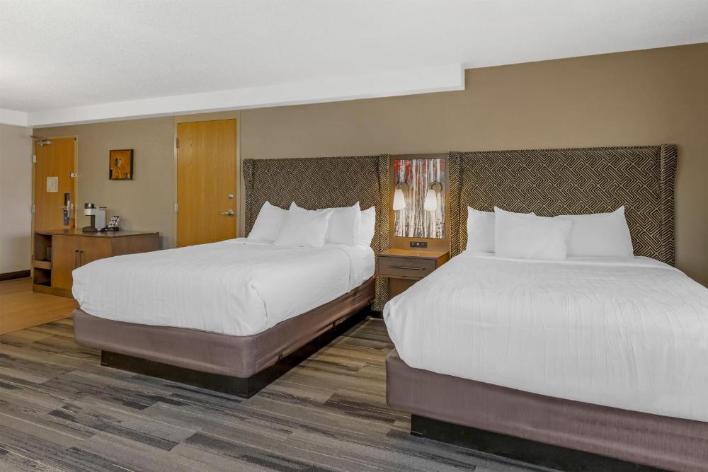 Queen Suite with Two Queen Beds - Non-Smoking interior